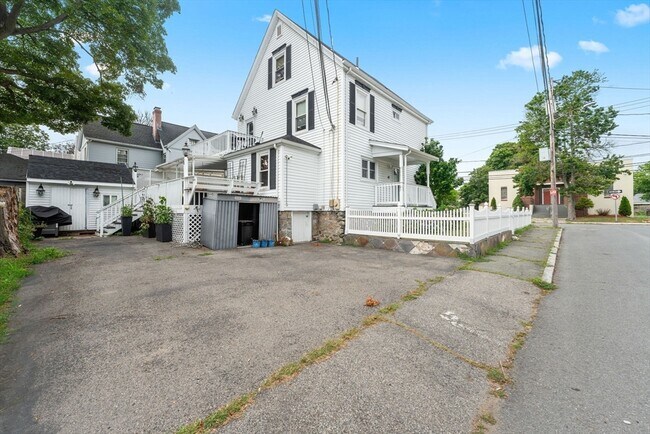 Building Photo - 47 Clinton St