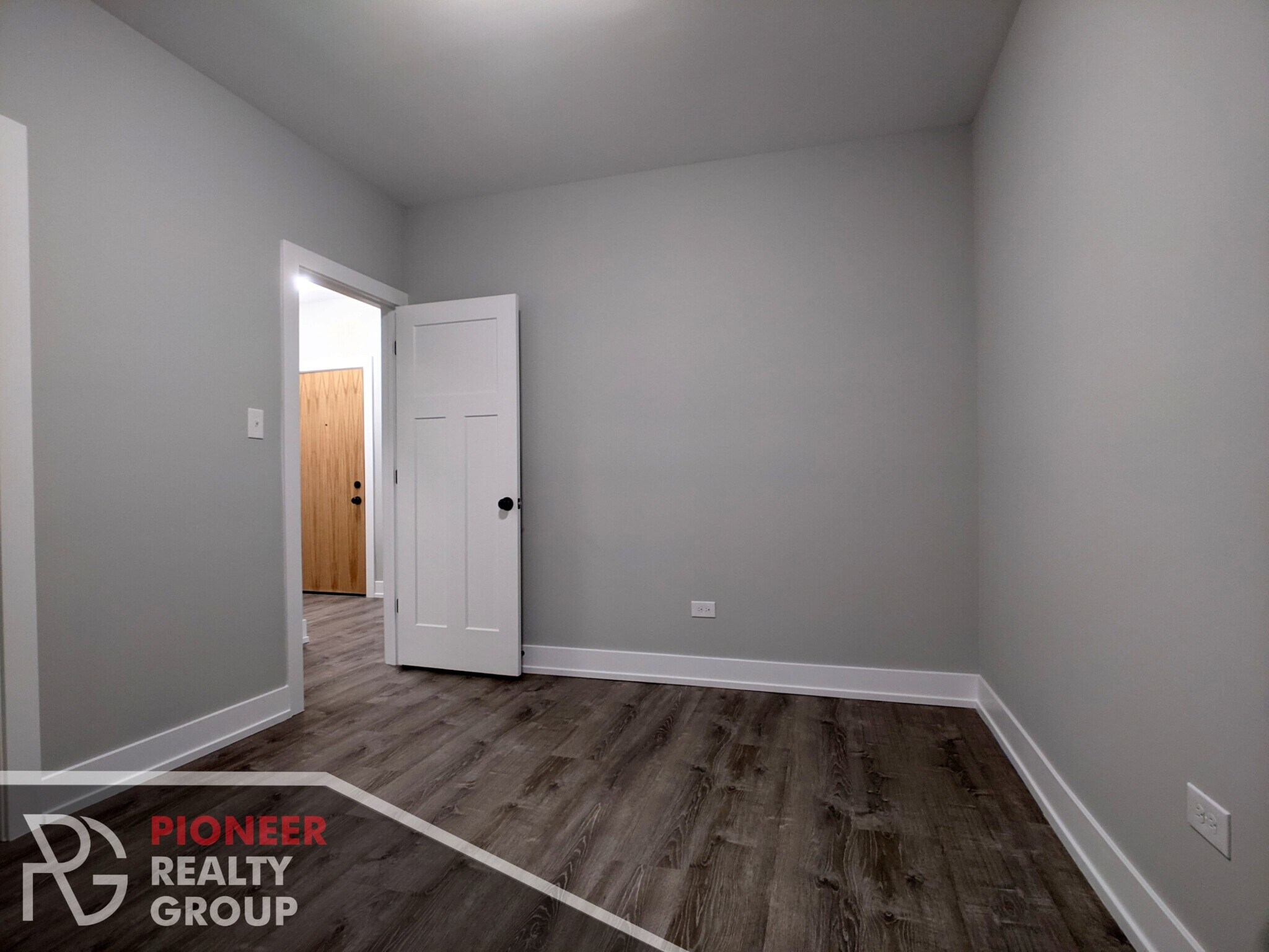 Building Photo - 630 W Cornelia Ave