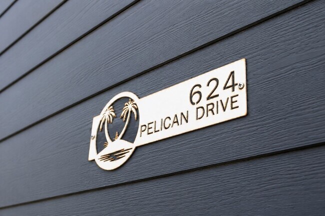 Building Photo - 624 Pelican Dr