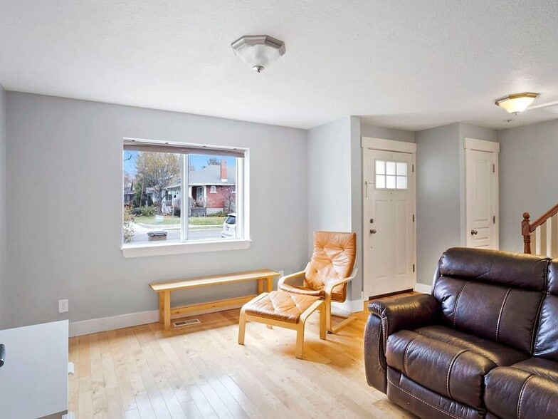 Building Photo - 1860 S 800 E