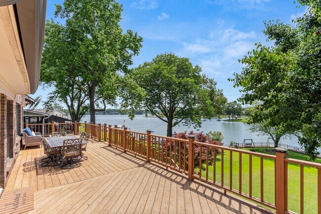 Building Photo - 9711 Pine Point Dr