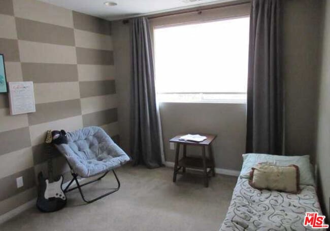 Building Photo - 9644 Pine Orchard St