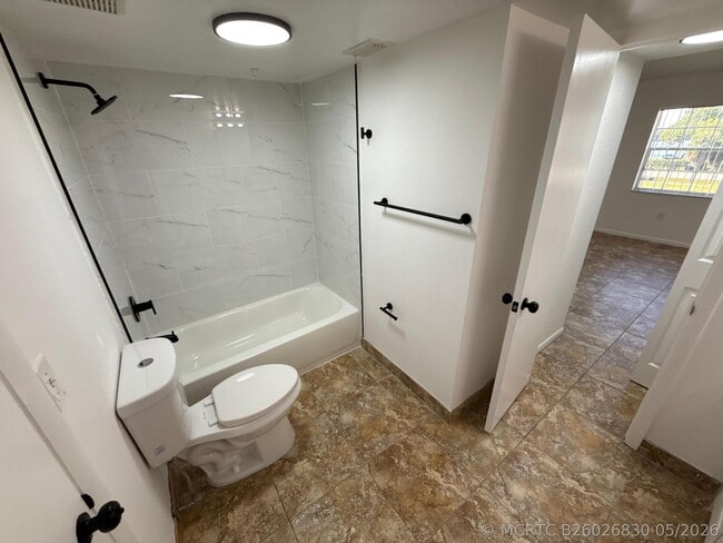 Building Photo - 2851 N Oakland Forest Dr