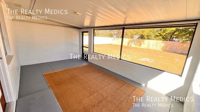 Building Photo - 2271 Northland Rd