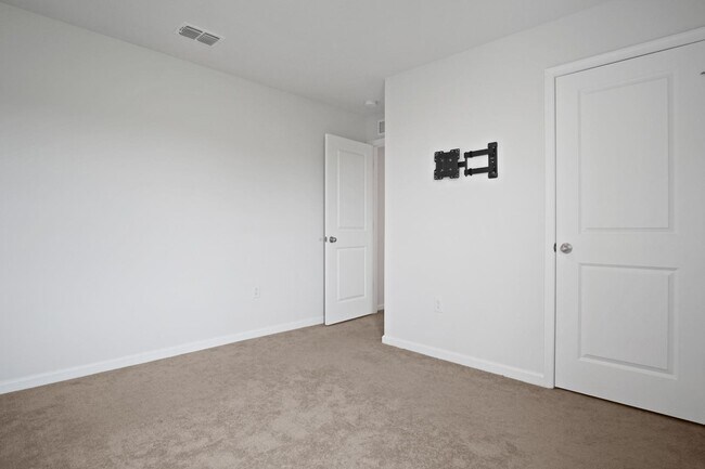Building Photo - 137 Piave St