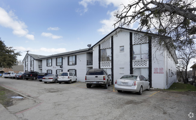 Building Photo - River Oaks Apartments