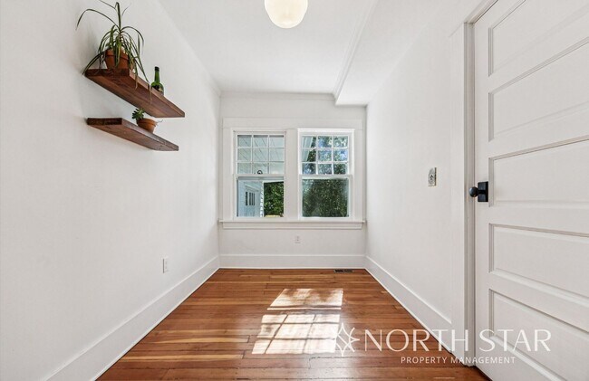 Building Photo - Charming Broadmoor Historic Farmhouse on a...