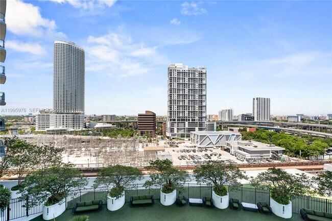 Building Photo - 90 SW 3rd St