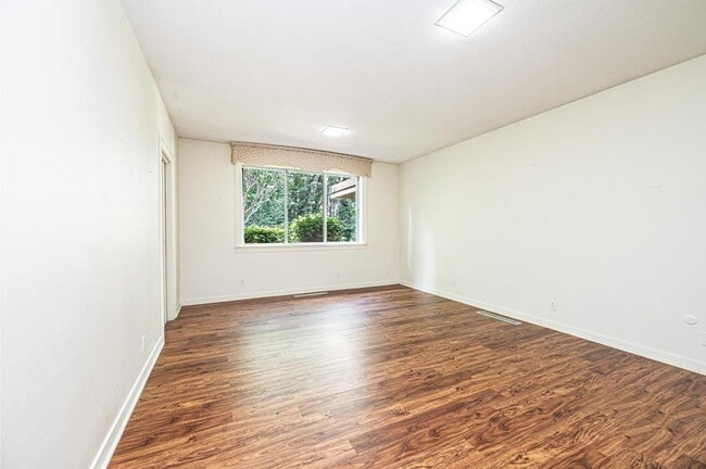 Building Photo - 153 Hillhaven Pl SE