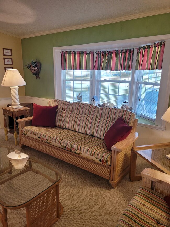 Building Photo - 5 Bedroom Beach House