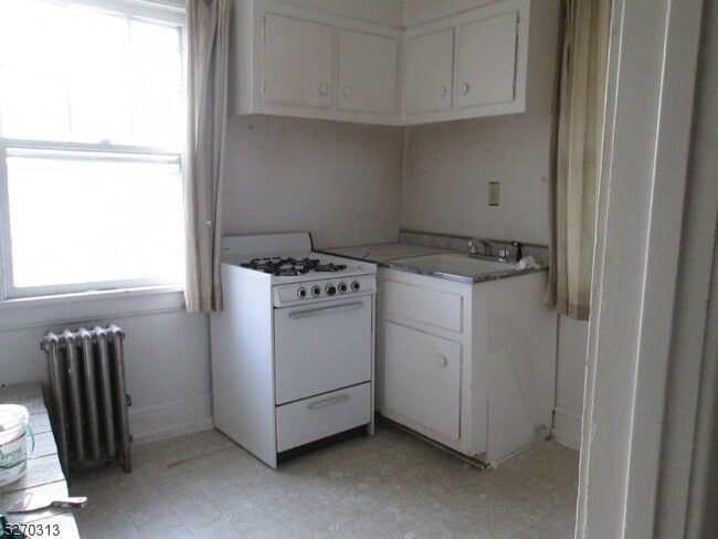 Building Photo - 2025 Ostwood Terrace
