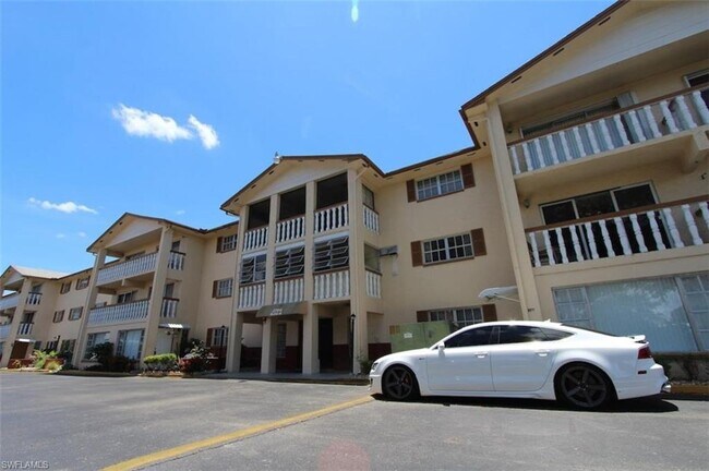 Building Photo - 3704 Broadway-