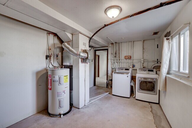 Building Photo - $400 Off Monthly | 4 Bed 2.5 Bath Home w/ ...