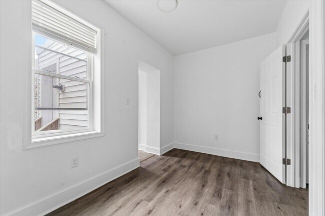 Building Photo - 2BR/2BA | Move-In Ready | Fast Approval