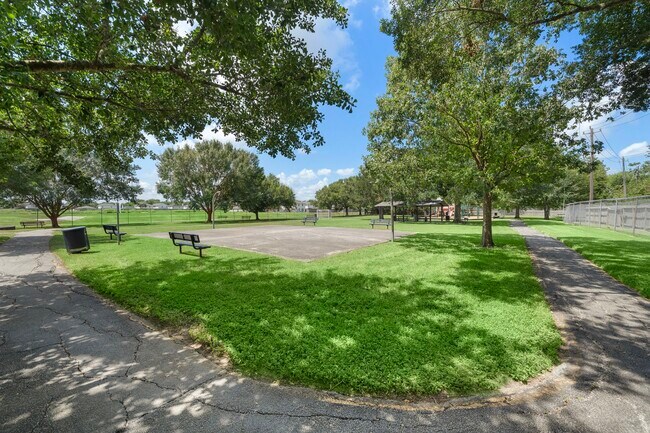Building Photo - 13938 Plantation Valley Dr
