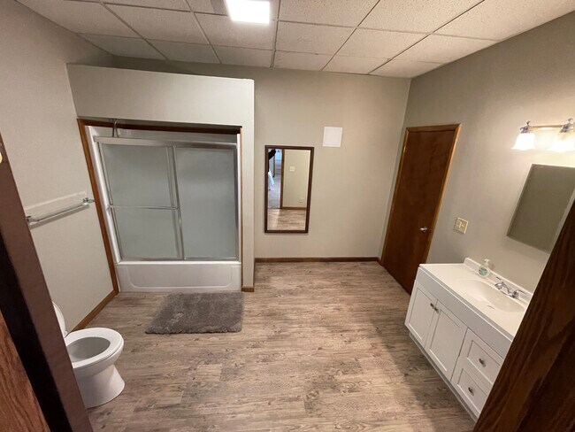 Large master bathroom - 259 S Miami St