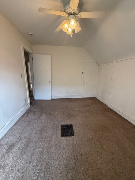 Building Photo - 114 S Blair St