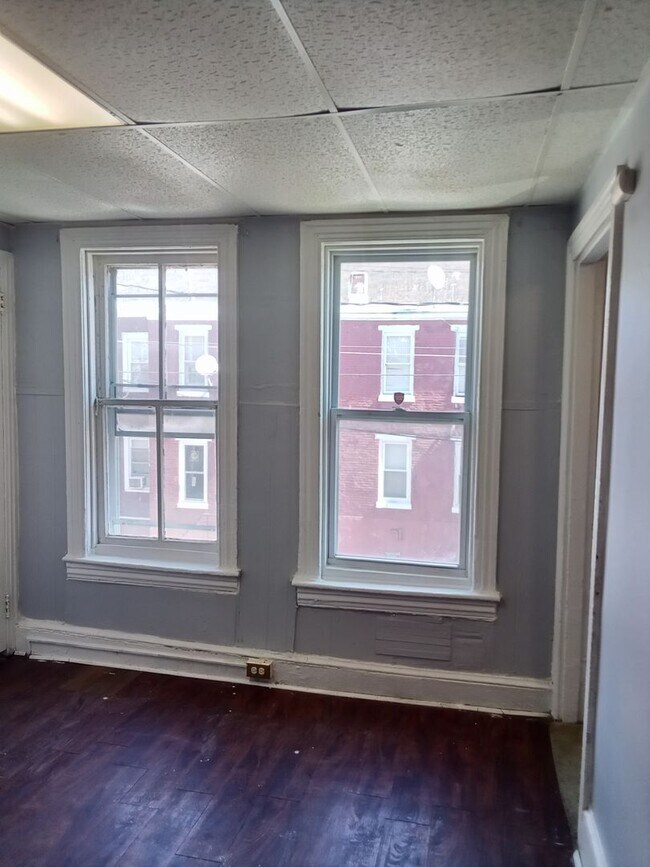 Building Photo - 1023 Greenwich St