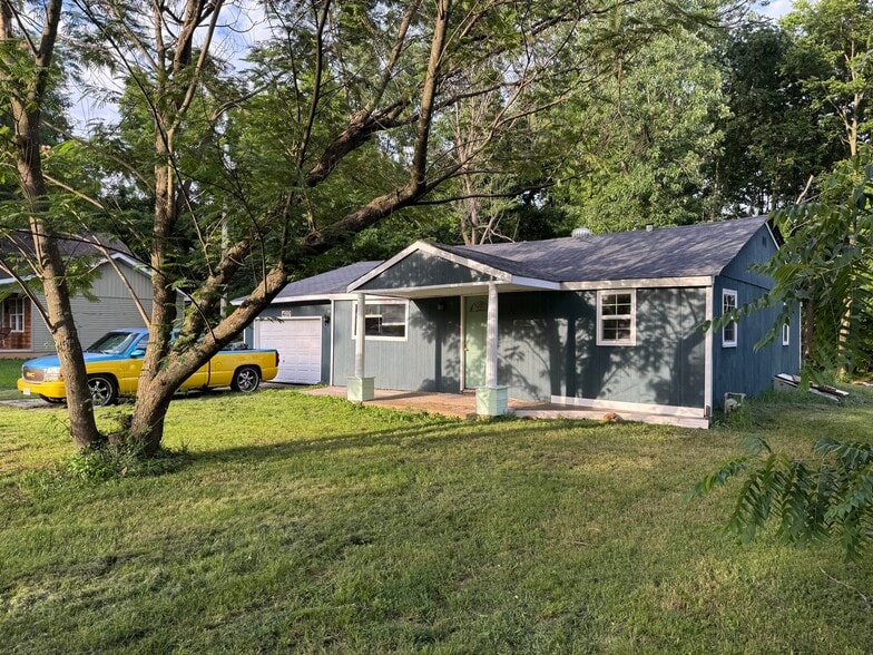 Building Photo - 410 S Main