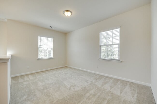 Building Photo - Beautiful 4-bed, 3.5 bath with Primary on the main level in Cameron Creek of Fabulous Fort Mill!