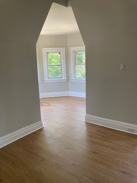 Building Photo - 257 Richmond Ave