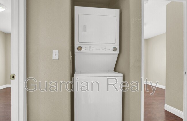 Building Photo - 5258 Paradise Skies Ave