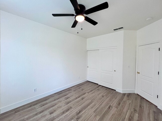 Building Photo - $2,595 Chestnut & Teague, 3 bedroom House - Fresno / Gated Community / New Paint & Floors