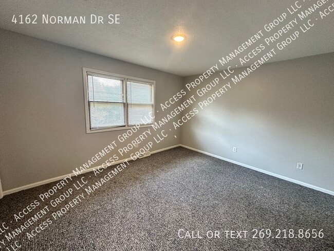 Building Photo - SE Side Update Two Bedroom Duplex