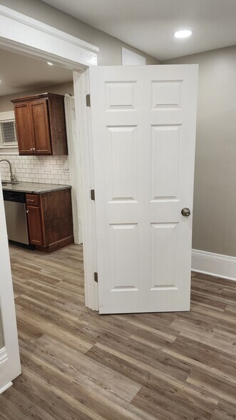 Building Photo - 1301 Buhrer Ave