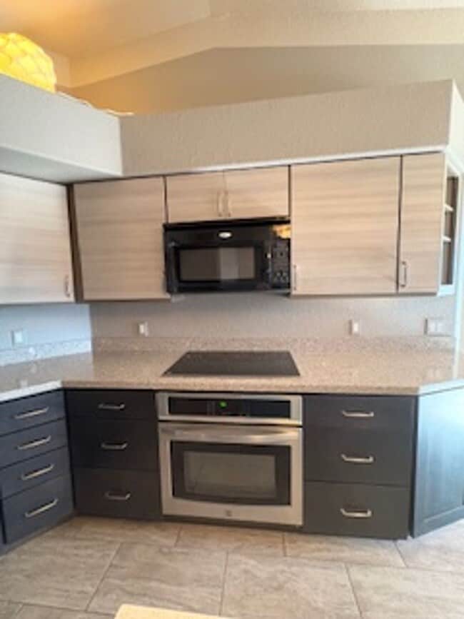 Building Photo - 3 BEDROOM 2 BATH 2 CAR GARAGE w/ Detached 2 room Shop - LONG TERM RENTAL in LHC!!