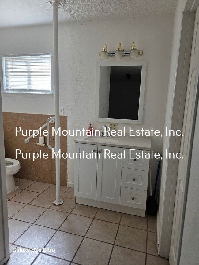 Building Photo - AVAILABLE NOW:  3 Bedrooms, 2 Bath Home for Rent