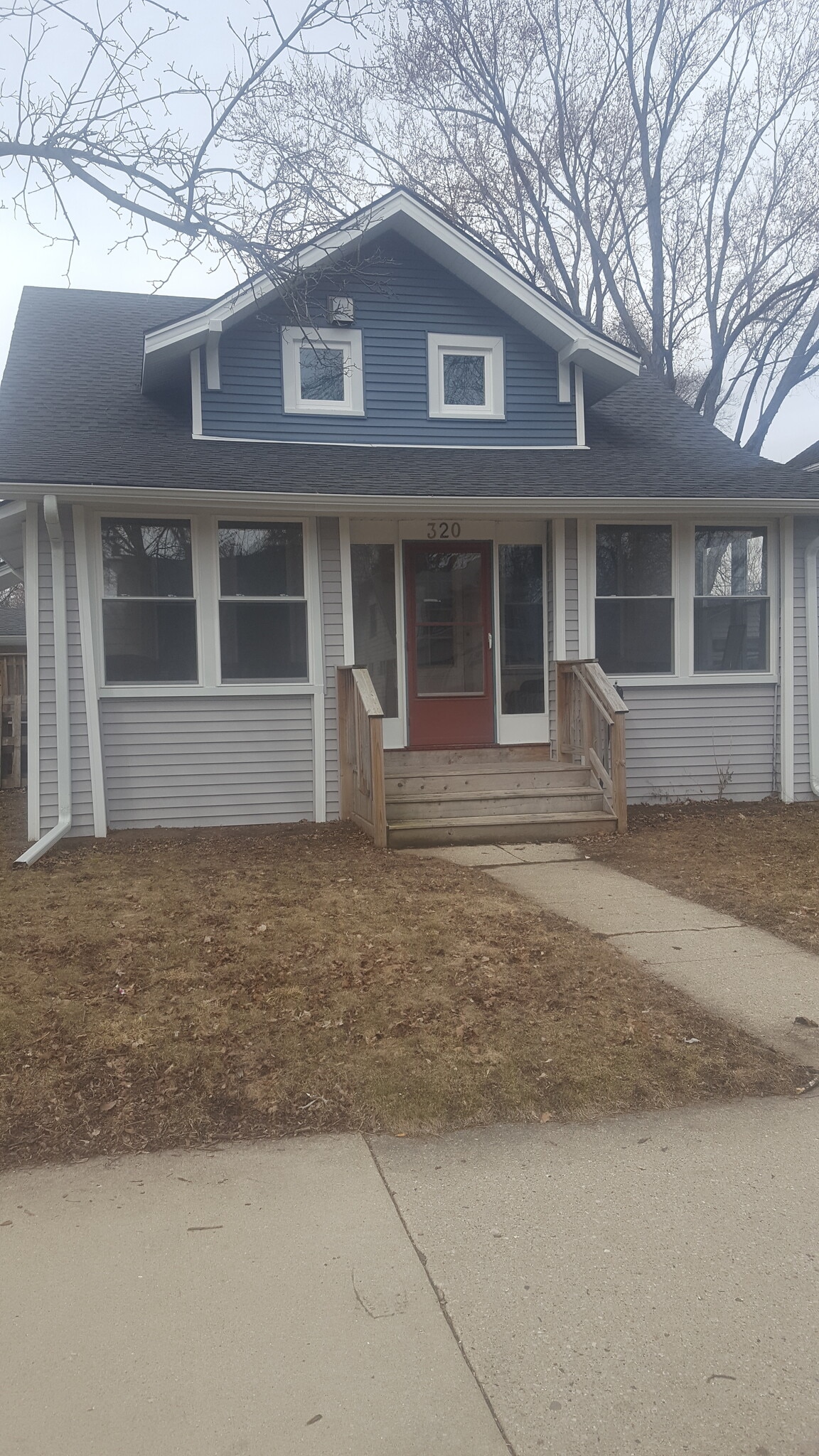 Building Photo - 320 S Grand Ave