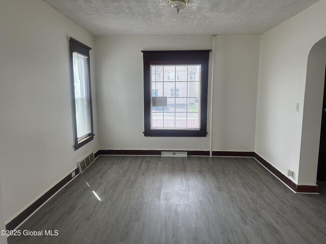 Building Photo - 1326 3rd Ave