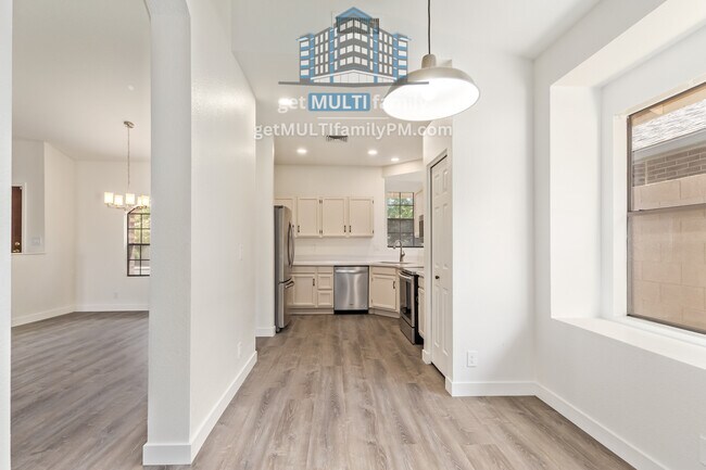 Building Photo - 234 N Heritage Dr