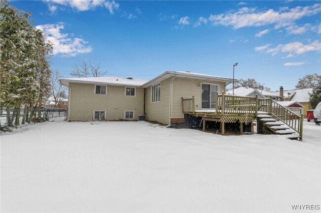 Building Photo - 28 Mead St