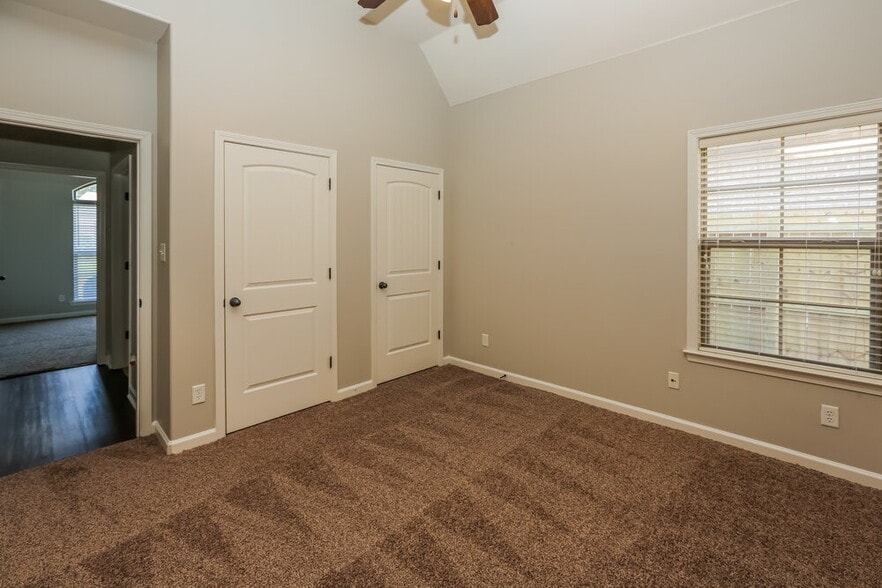 Building Photo - 6219 Arlington Ln