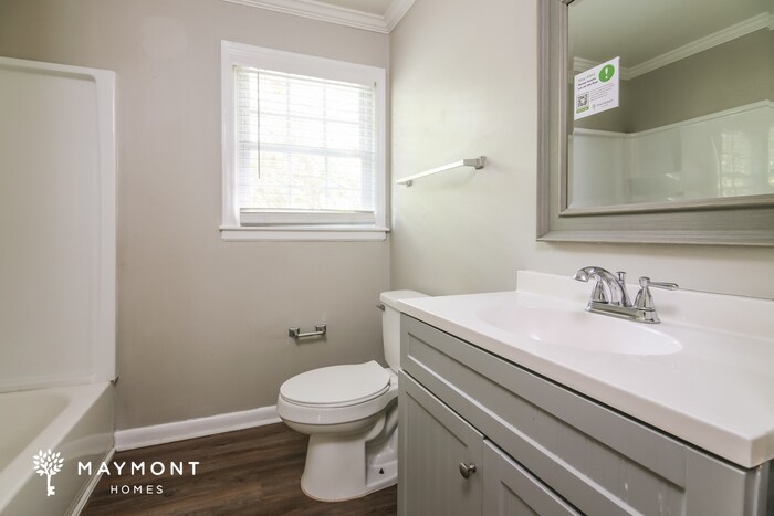 Building Photo - 2139 Charles St