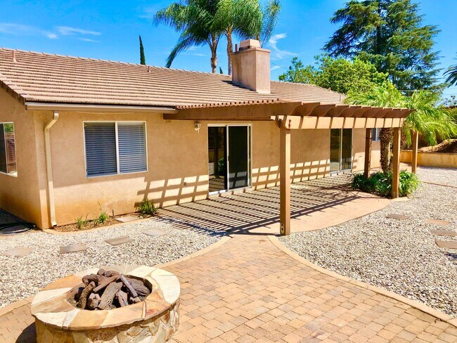 Building Photo - Light & Bright Single-Story Home in the Heart of Fallbrook, Complete with Private, Fully Fenced B...