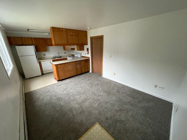 Building Photo - APPLY NOW, AND GET A $450 DISCOUNT ON YOUR...