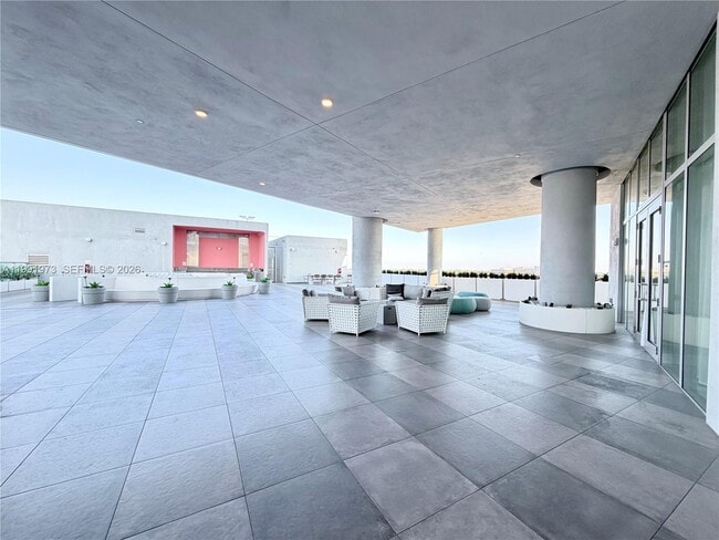 Building Photo - 2000 Metropica Wy