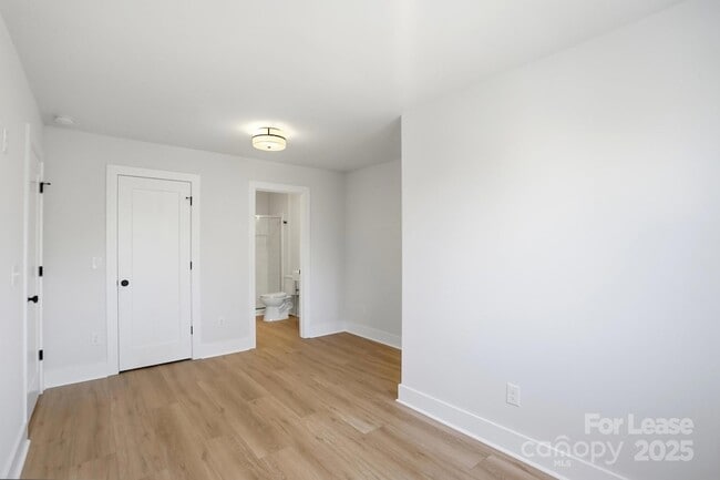 Building Photo - 1310 Carolyn Dr