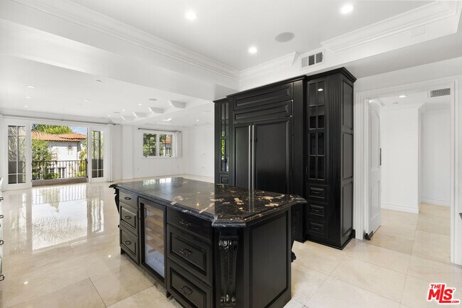 Building Photo - 208 S Lasky Dr