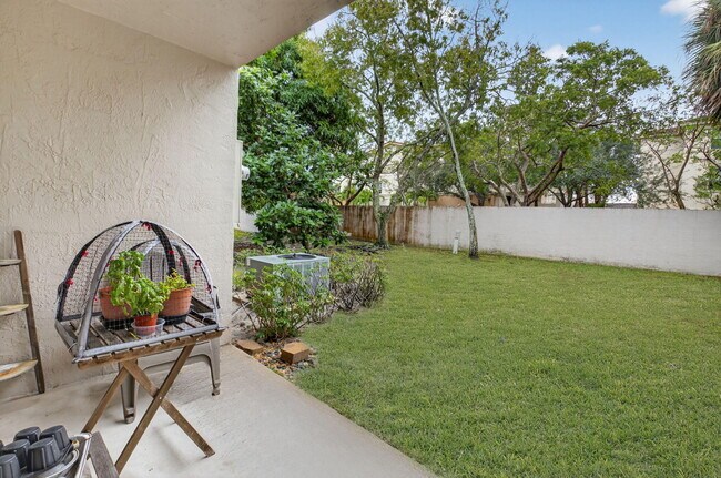 Building Photo - 20951 Via Alamanda