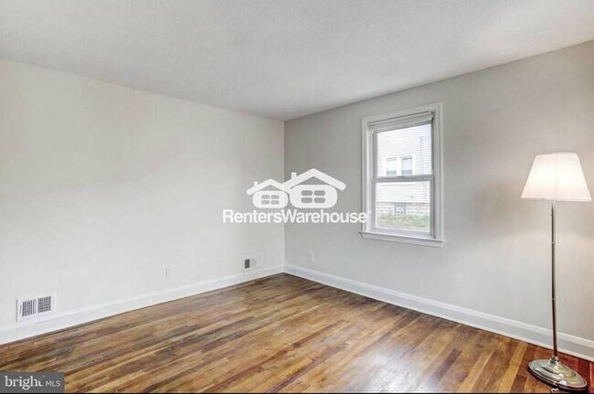 Building Photo - 3219 Taylor Ave