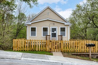 Building Photo - 1101 Bancroft St