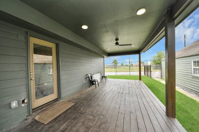 Building Photo - Luxury Living Meets Modern Elegance in the Heart of Houston