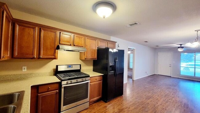 Building Photo - Stanford St 3102 - A