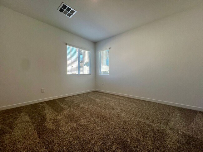 Building Photo - Beautiful Newer 4 Bedroom Home in Cadence with Large Loft