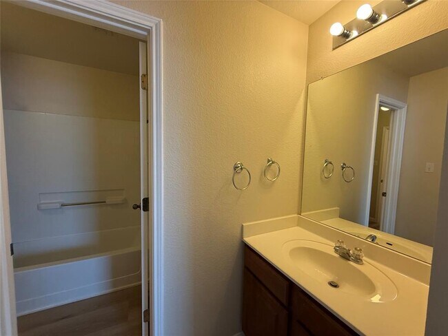 Building Photo - 125 Ashwood S