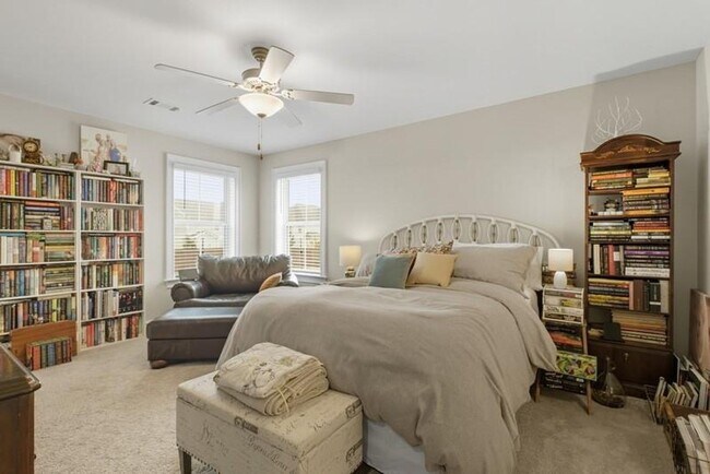 Building Photo - Exceptional Home in Donahue Ridge!
